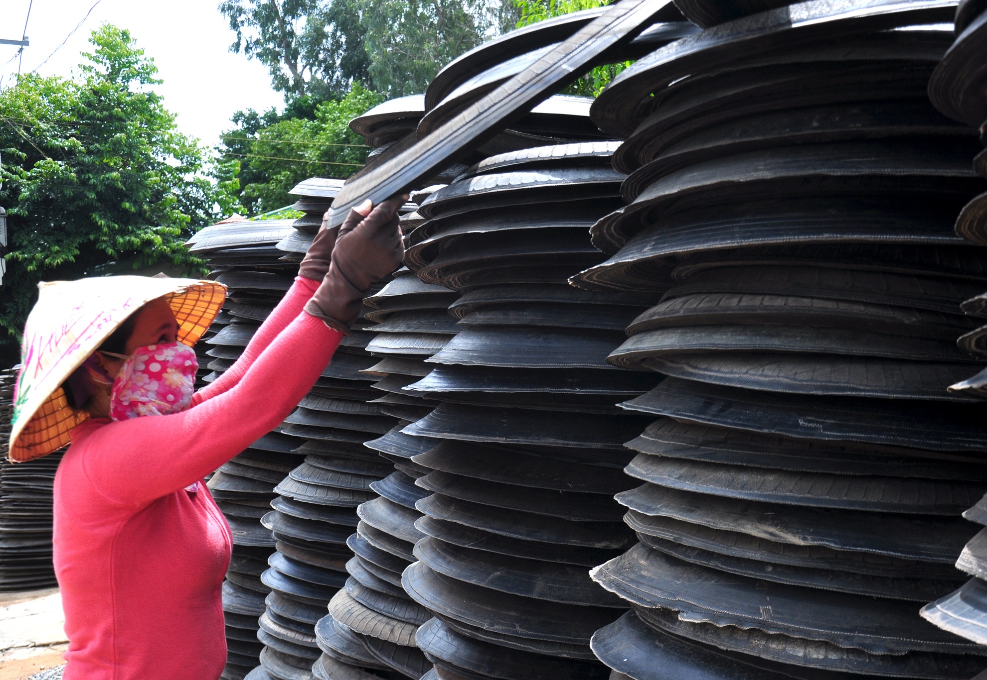 Muu sinh tu lop xe phe thai hinh anh