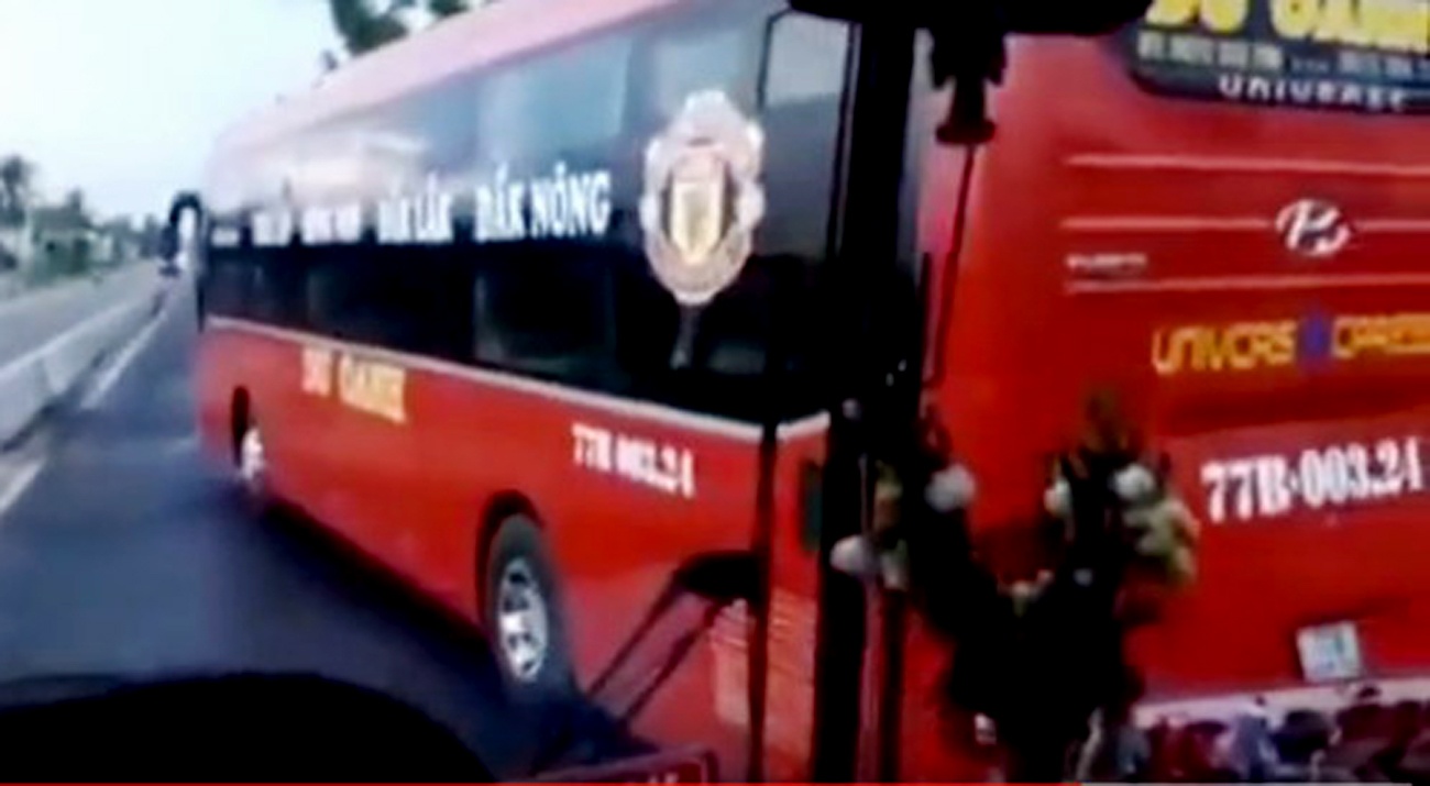 De nghi tuoc giay phep lai xe khach danh vong tren quoc lo 1 hinh anh