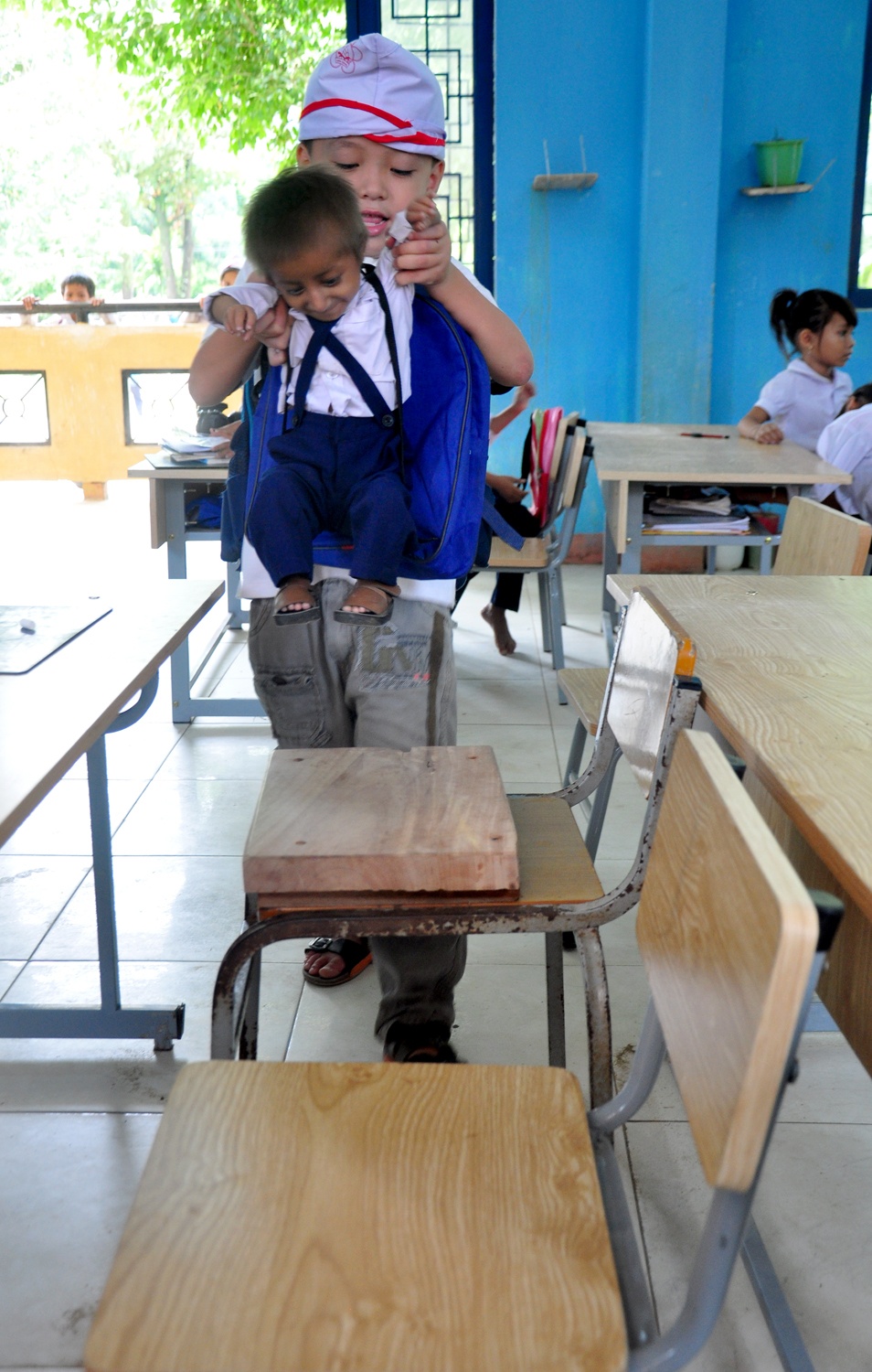 Cau be ty hon Quang Ngai anh 2