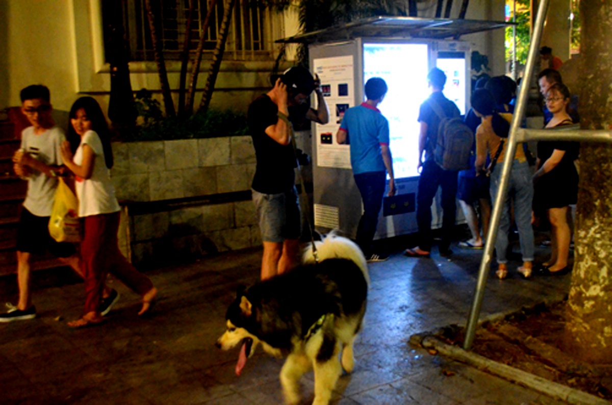 Cho du o pho di bo anh 1