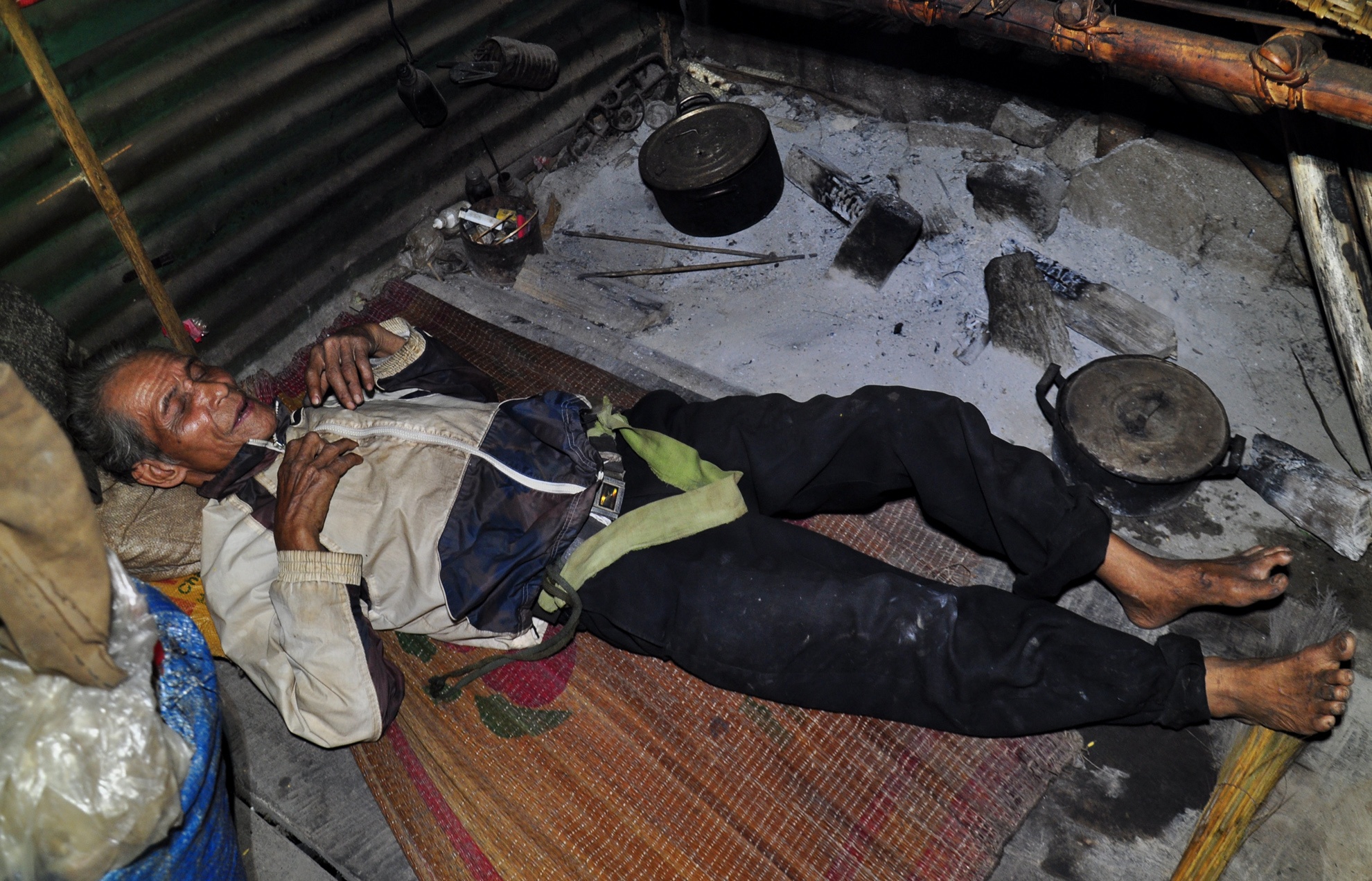 39 nam song giua rung sau anh 12