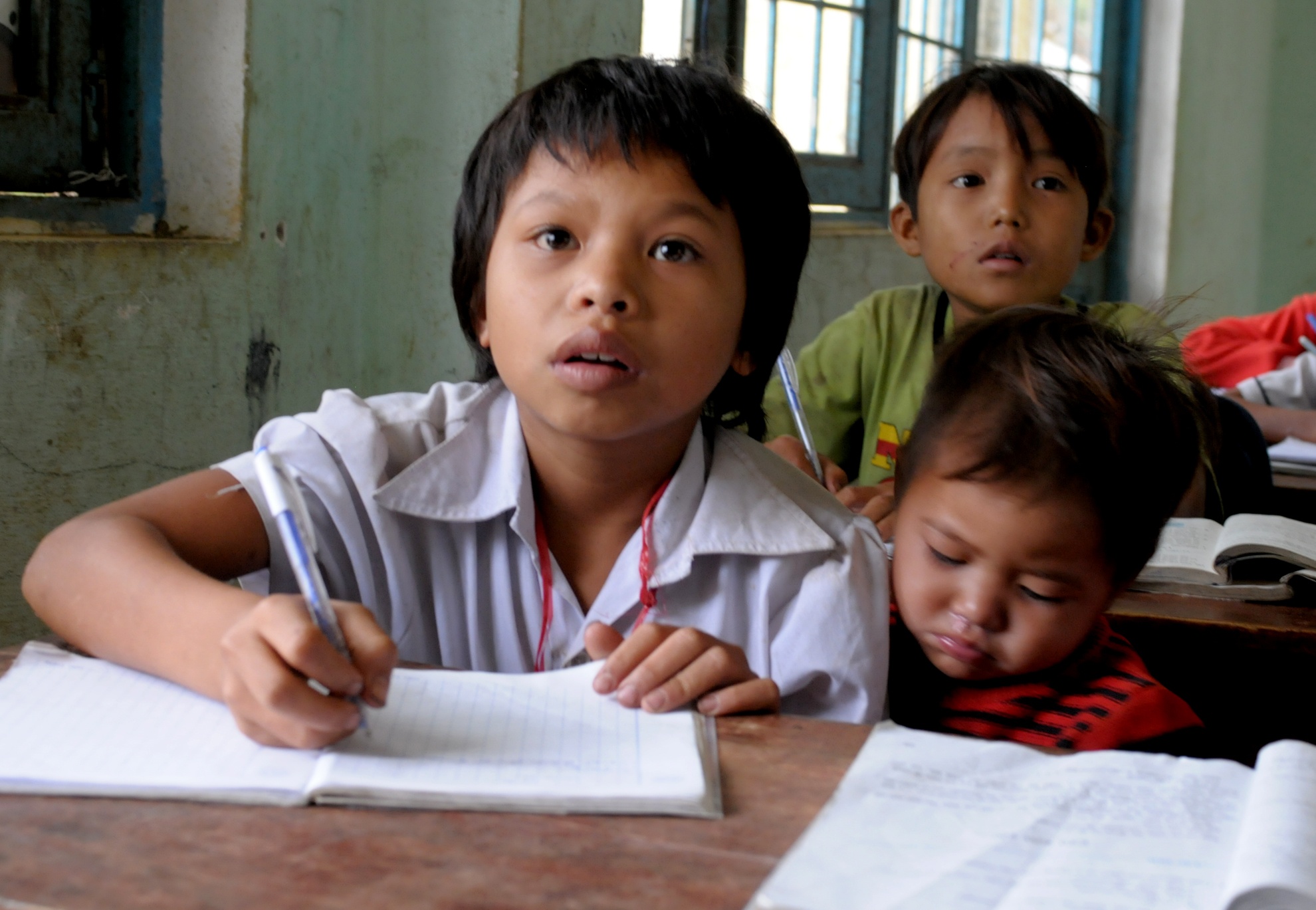 Lop hoc cua tro ngheo duoi ngon nui cao nhat Quang Ngai hinh anh