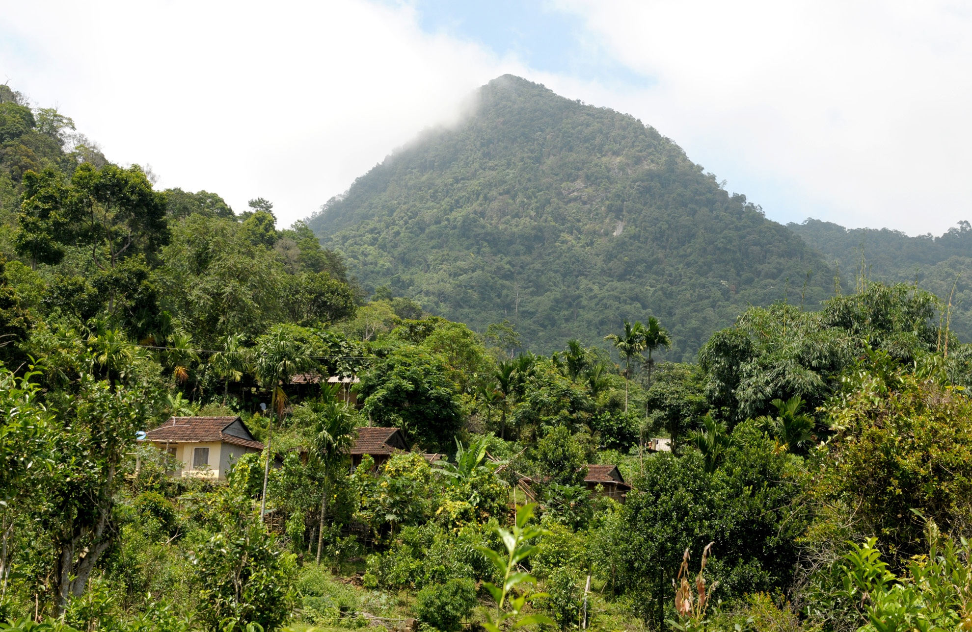 Lang biet lap o Ca Dam anh 1