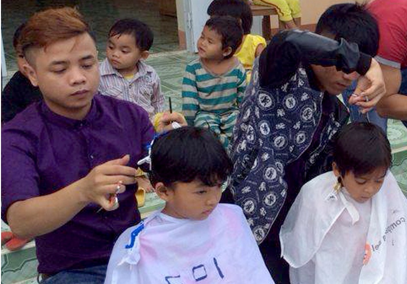 Tang qua cho tro ngheo o Quang Ngai hinh anh