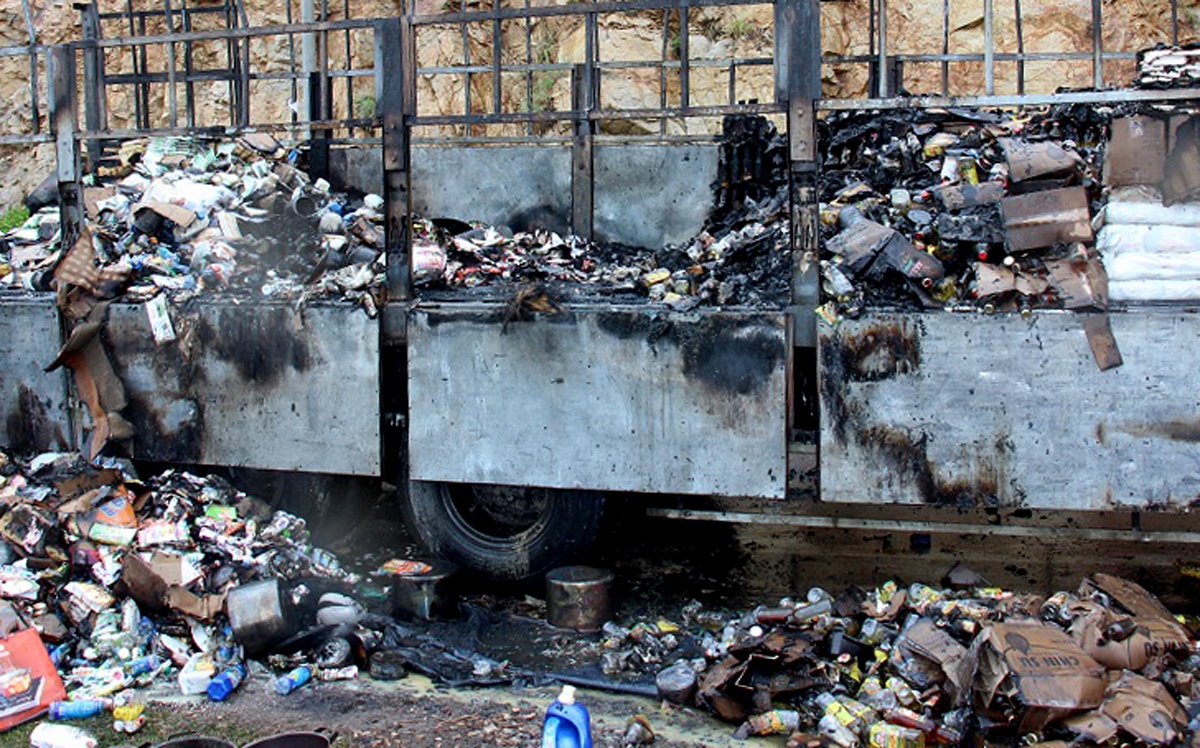 Dan do xo hoi cua xe cho hang sau hoa hoan tren quoc lo hinh anh