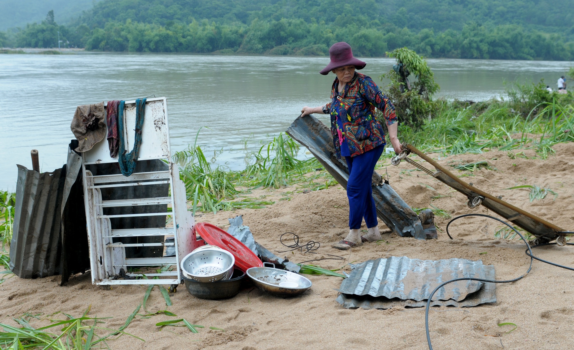 Tan hoang vung ron lu Phu Yen hinh anh