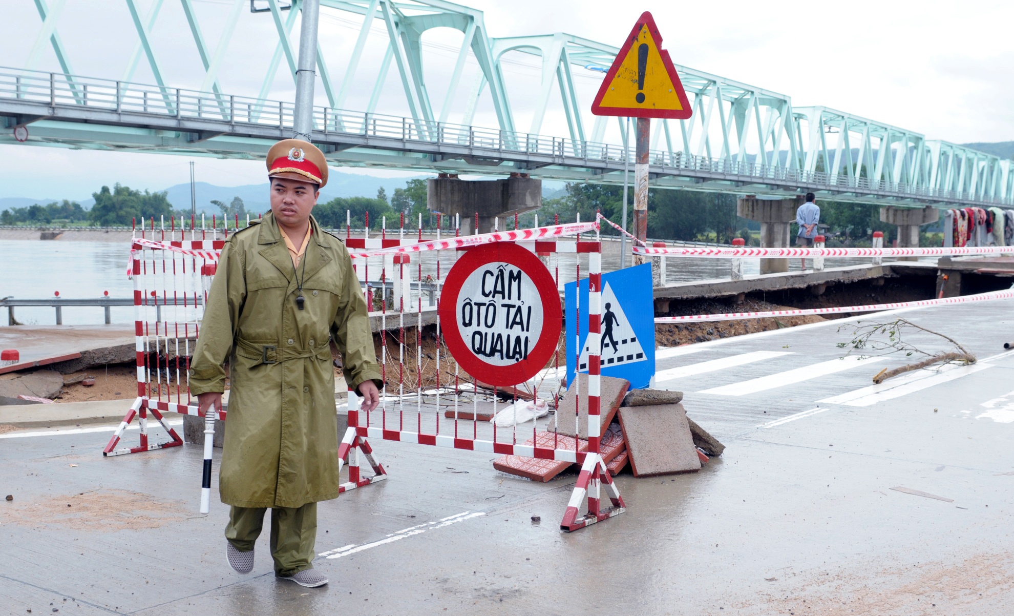 Tan hoang vung ron lu anh 2