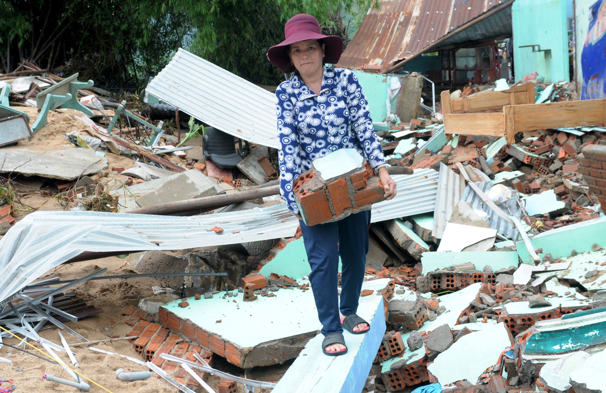 Canh do nat vung ron lu Phu Yen hinh anh