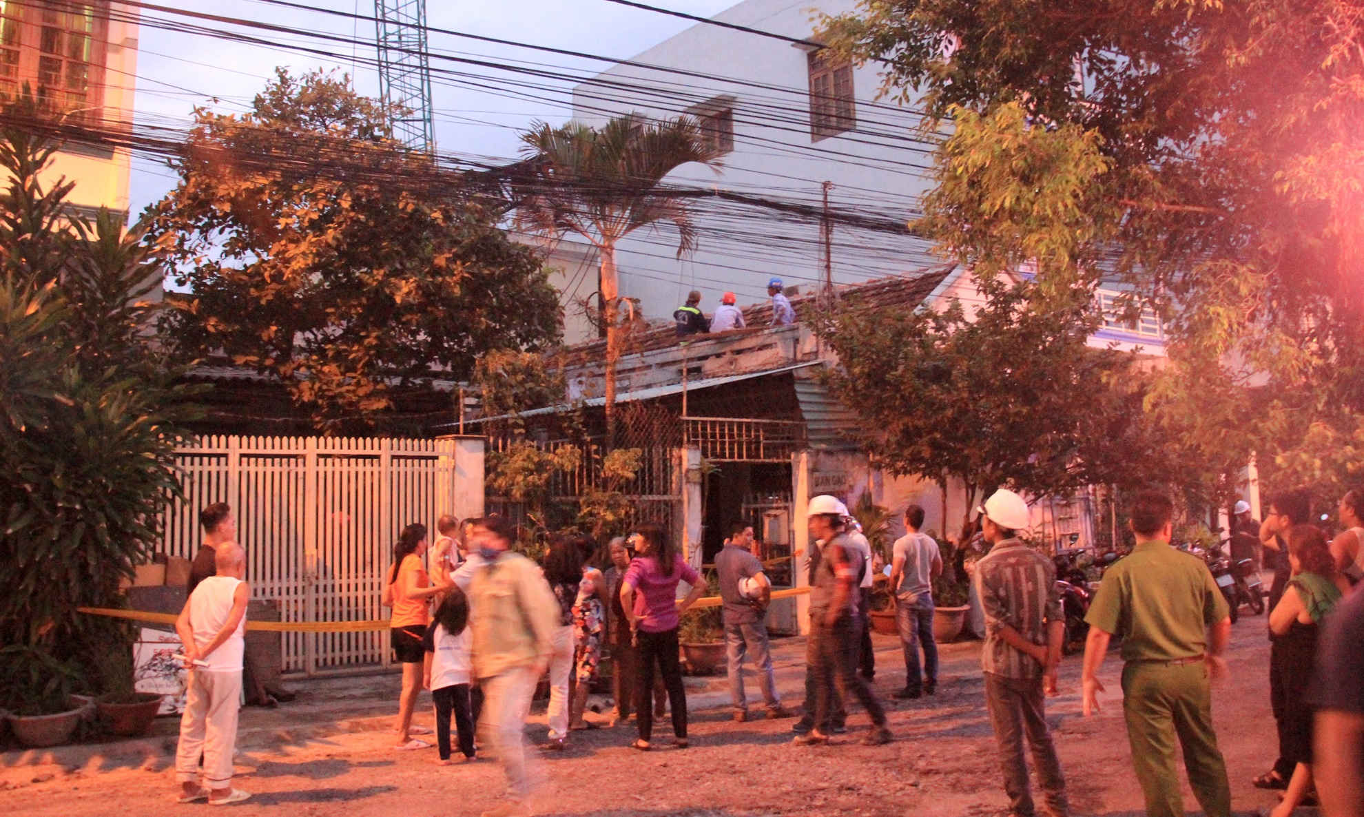 Can cau do sap xuong nha dan anh 2