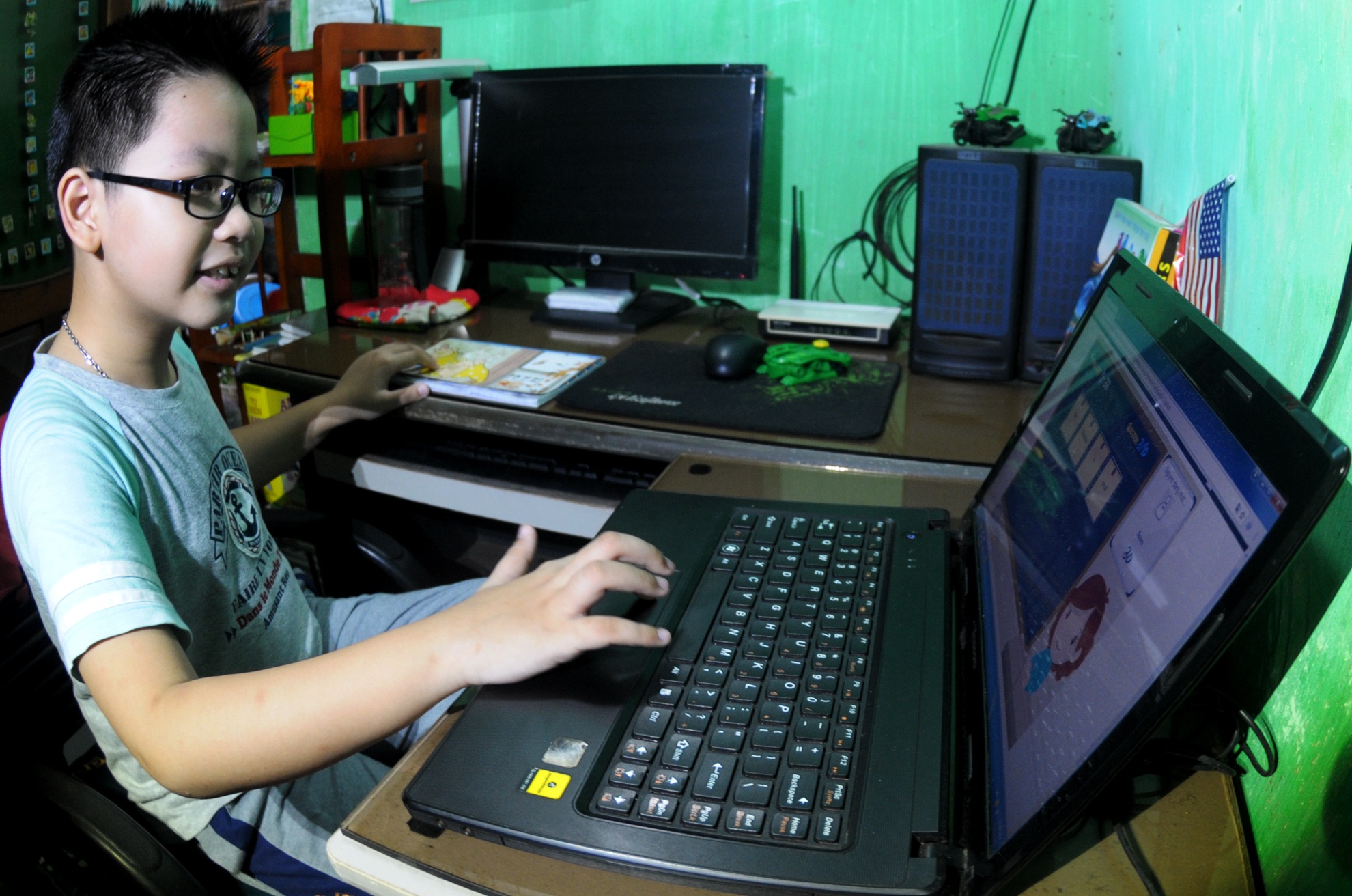 Cau be 8 tuoi gioi tieng Anh anh 11