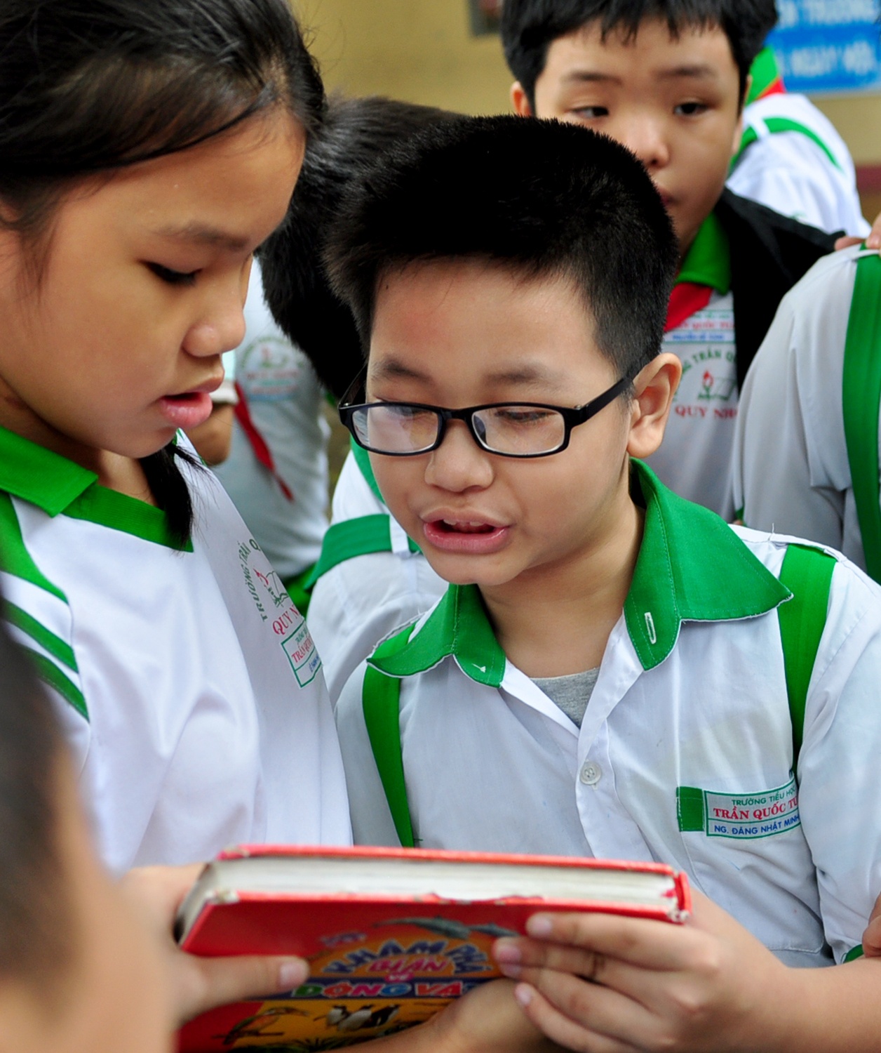 Cau be 8 tuoi gioi tieng Anh anh 7