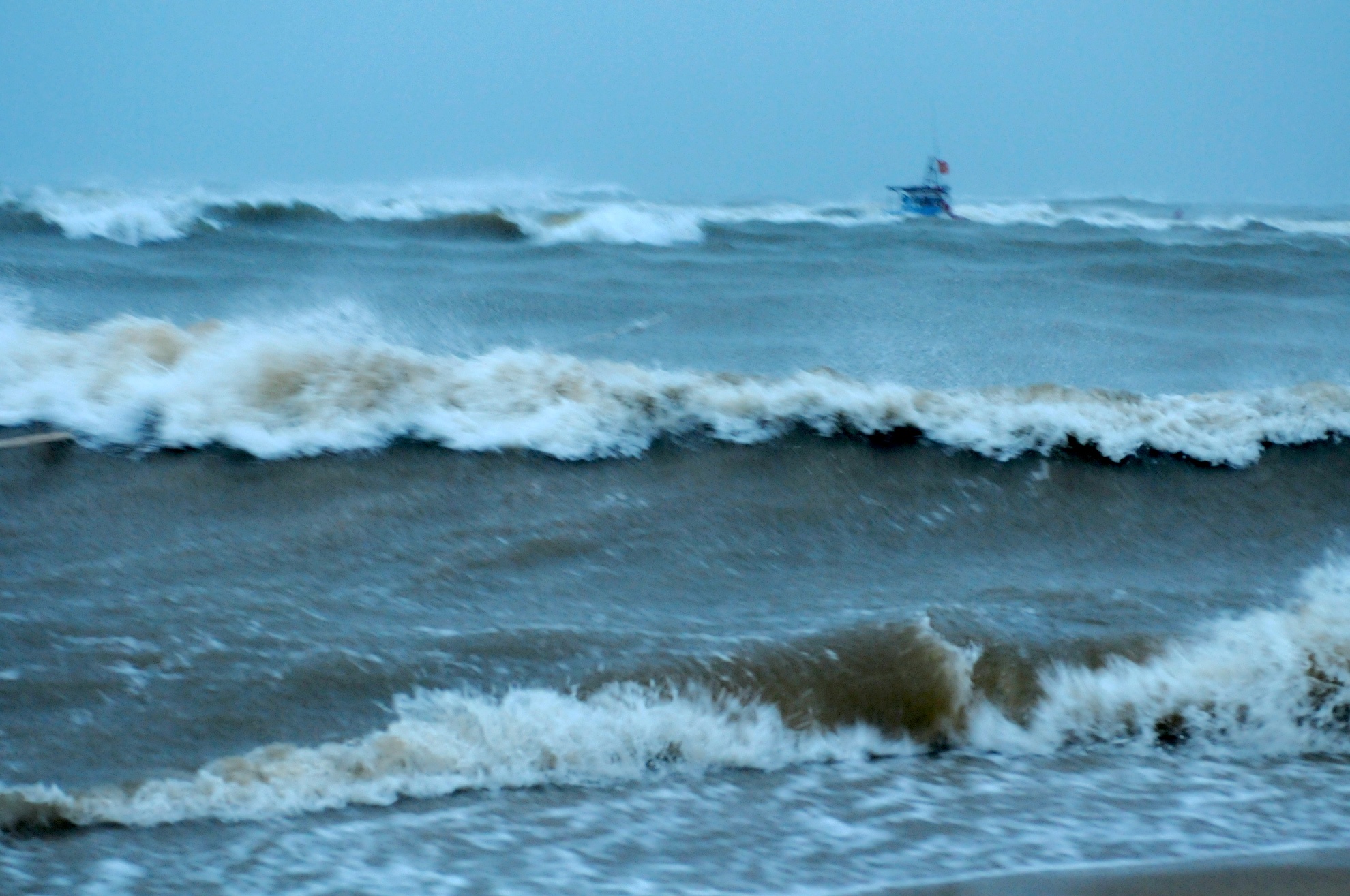 Hai quan cuu 11 ngu dan troi dat nhieu ngay o Hoang Sa hinh anh