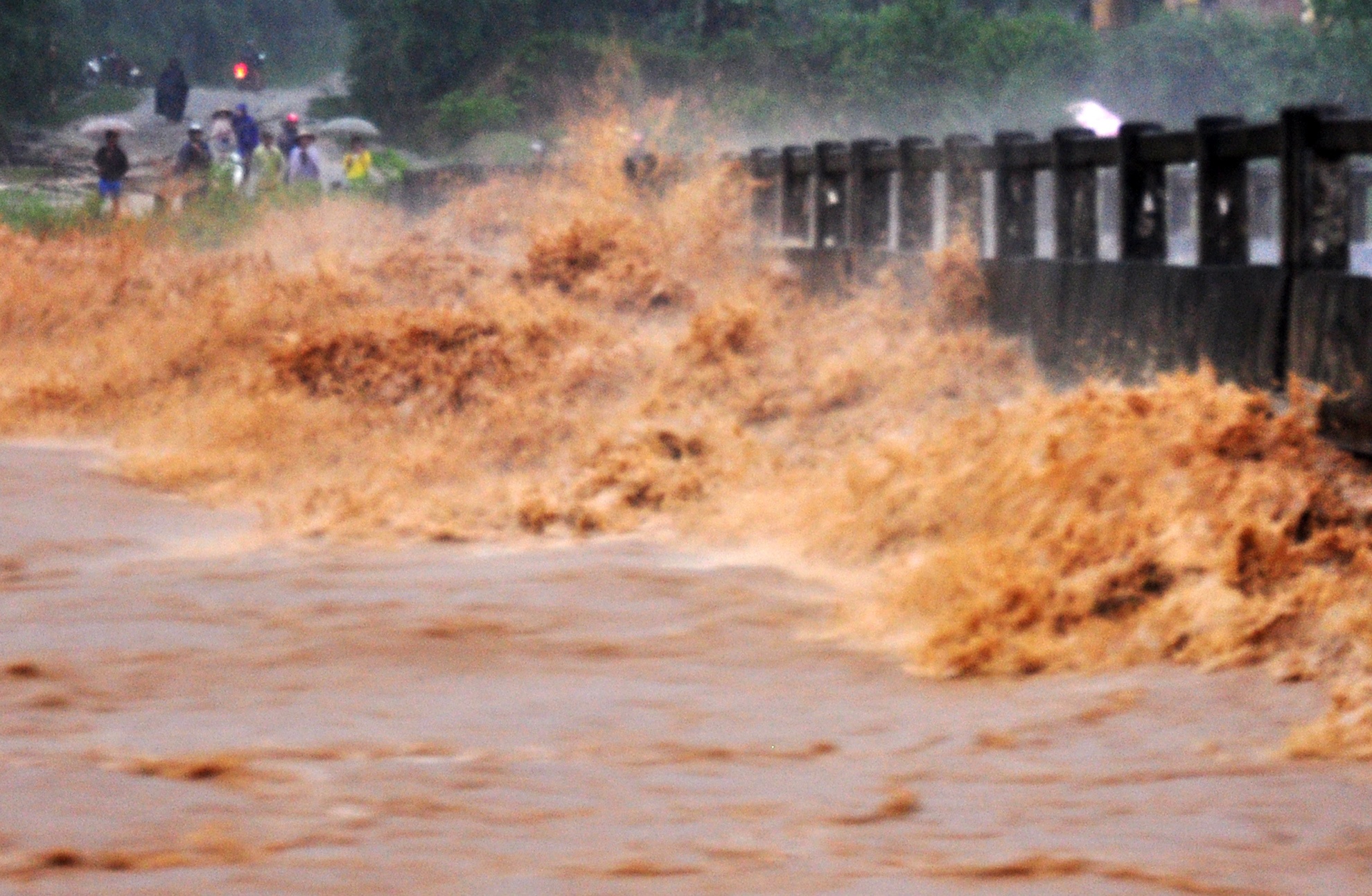 Quang Ngai so tan khan cap hang tram ho dan tranh lu hinh anh