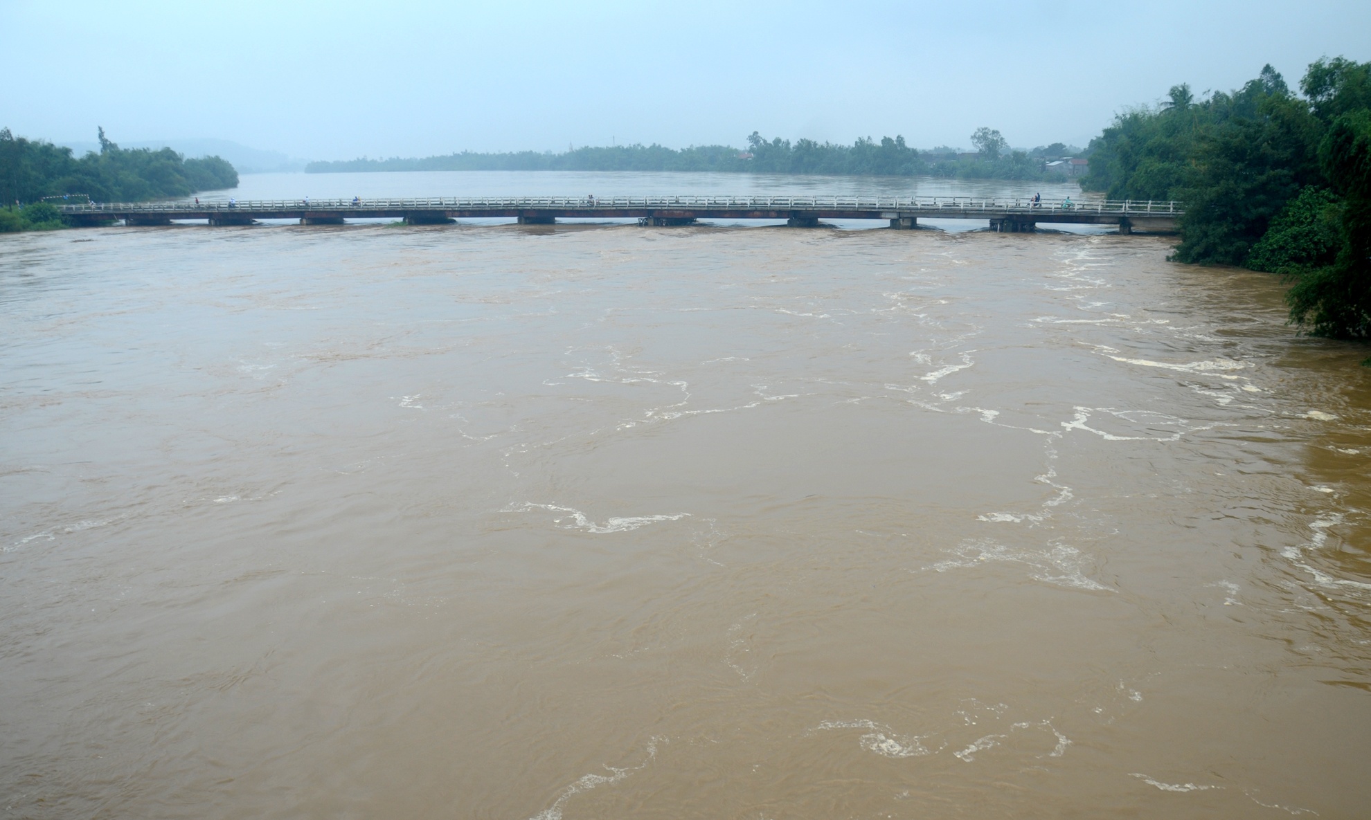 Dân Quảng Ngãi chạy lũ ảnh 1 Dan Quang Ngai chay lu anh 1