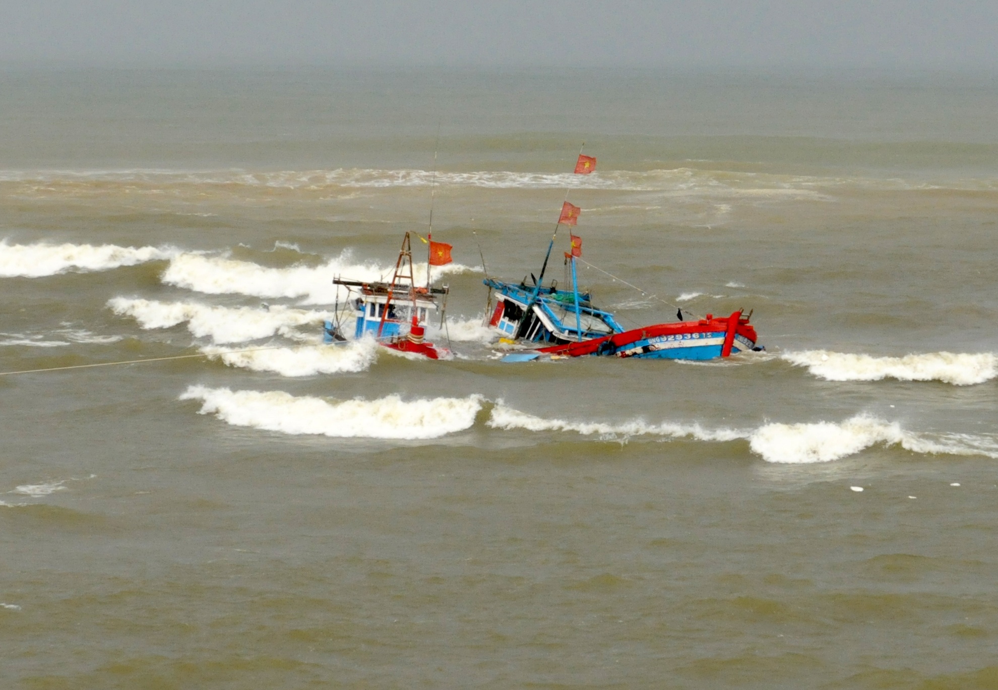 Tau ca chim, 4 ngu dan Quang Ngai mat tich hinh anh