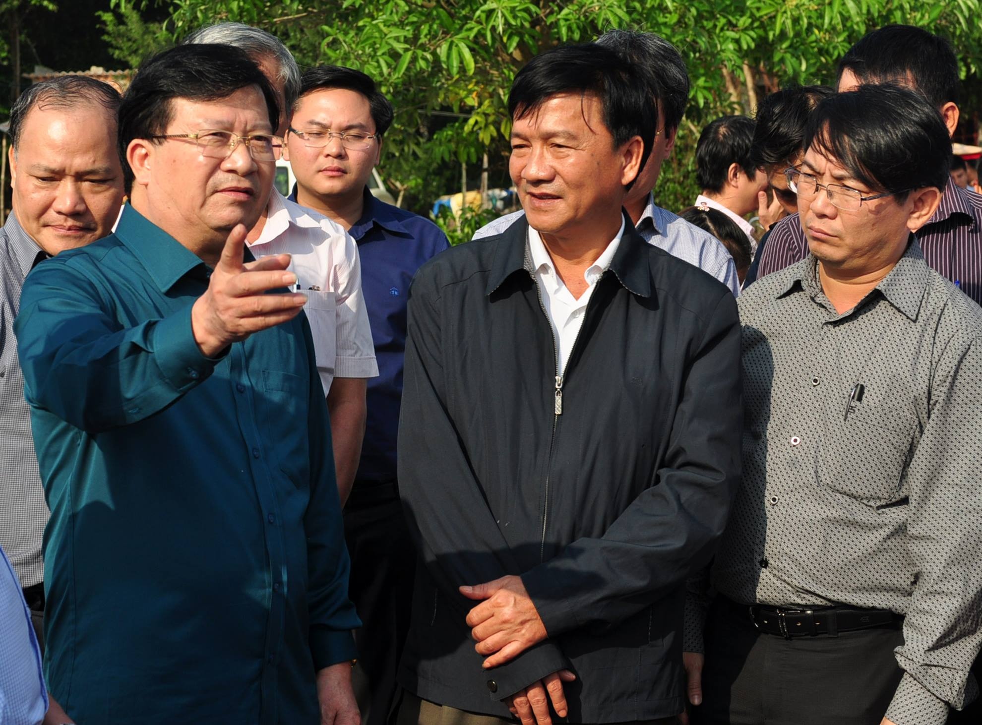 Pho thu tuong Trinh Dinh Dung: 'Khong de dan doi, ret do lu' hinh anh