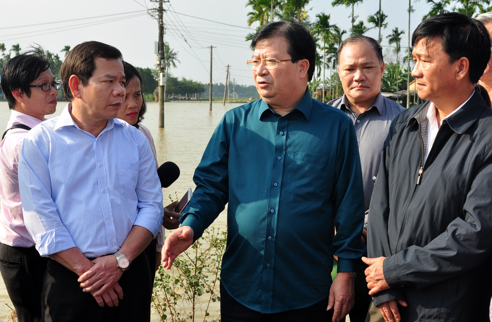 Pho thu tuong tham vung lu Quang Ngai hinh anh