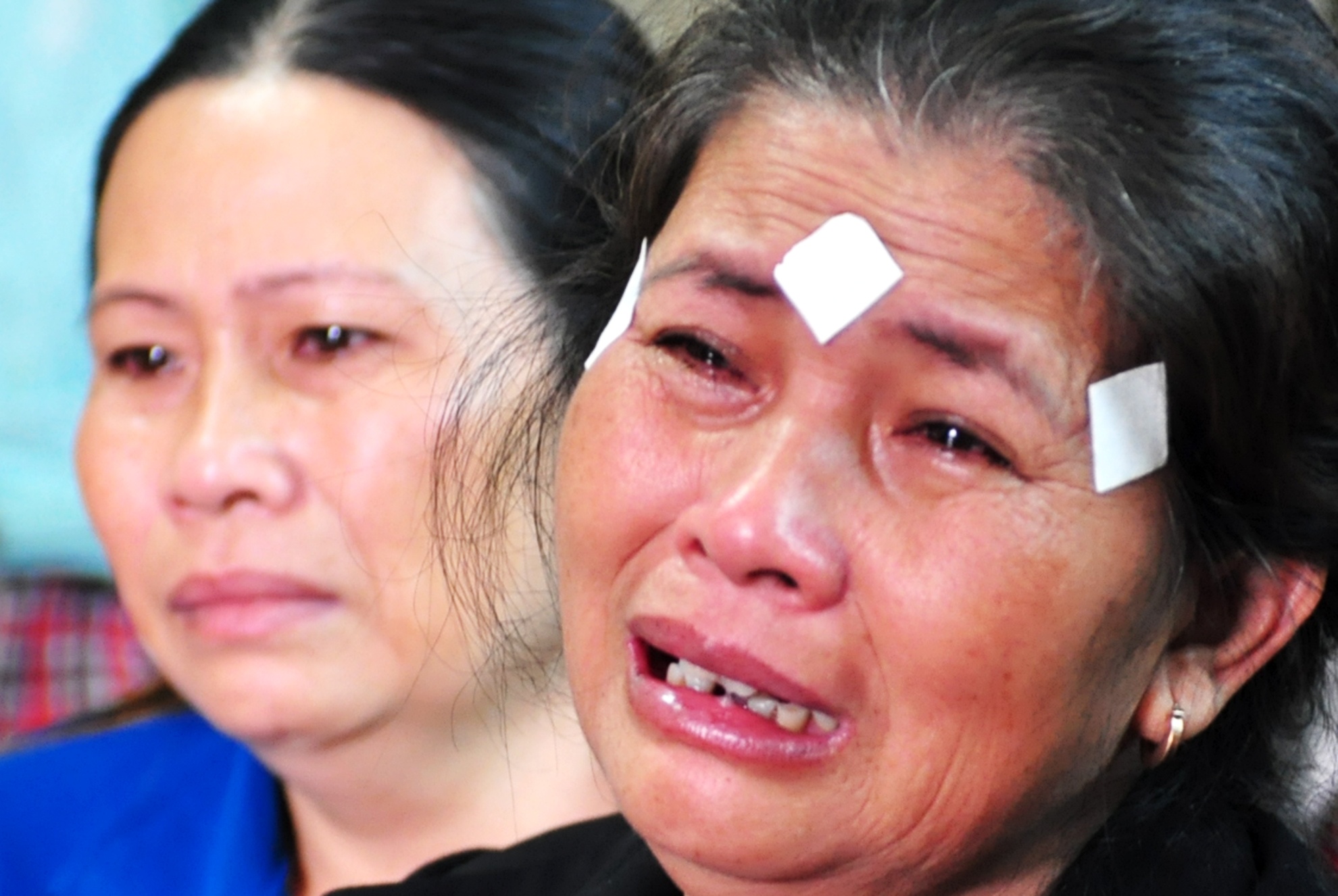 Gia canh bi dat cua cha con thuyen truong mat tich hinh anh