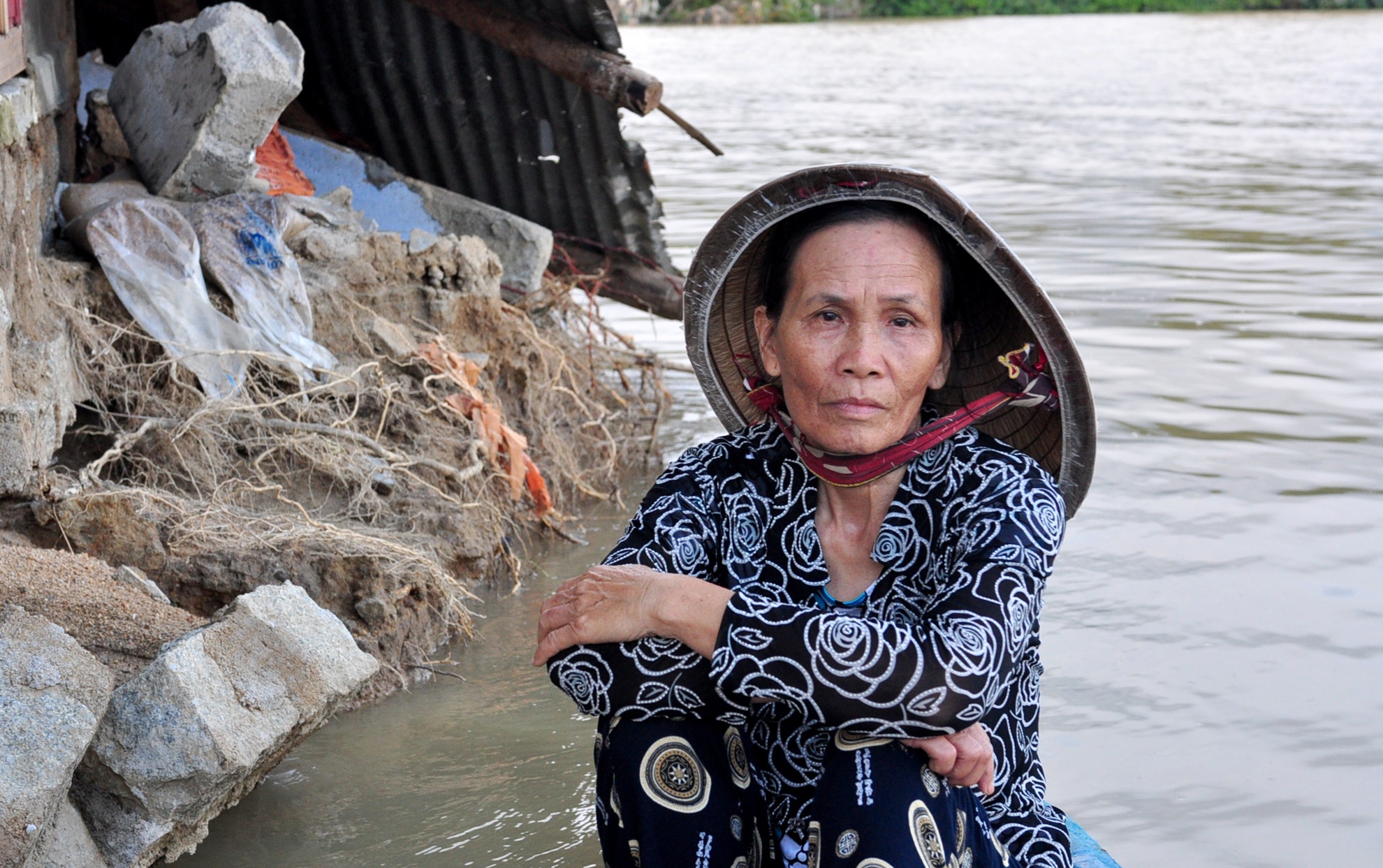Lu lich su quet qua, nha dan bien thanh song sau hinh anh