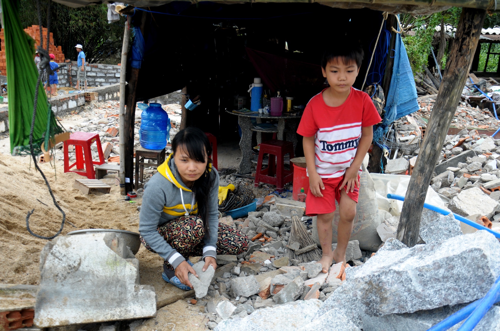 Dan vung lu Binh Dinh o leu tam cho xay nha moi hinh anh
