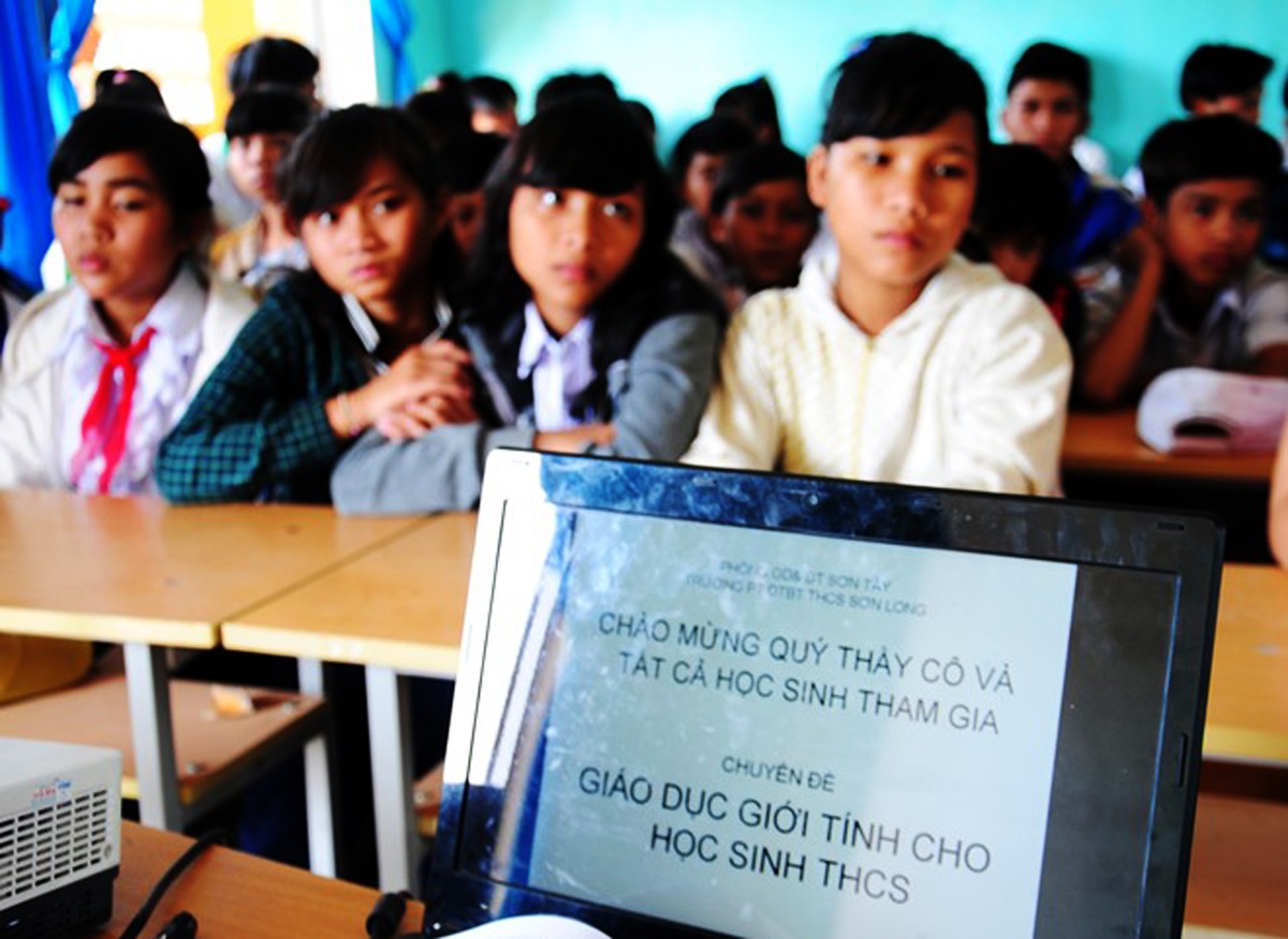 Nu sinh cap 2 'ru nhau' cuoi chong hinh anh