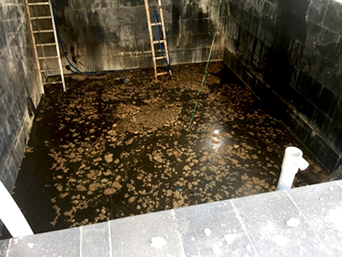 Nam nguoi tu nan duoi ham nuoc mam khong phai do dien giat hinh anh