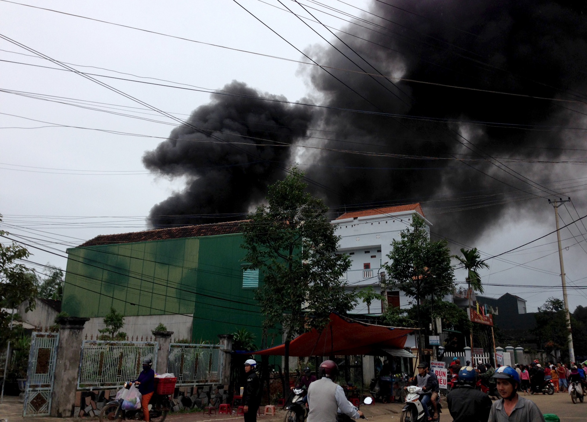 Hai vu chay trong buoi sang cuoi tuan o Quang Ngai hinh anh
