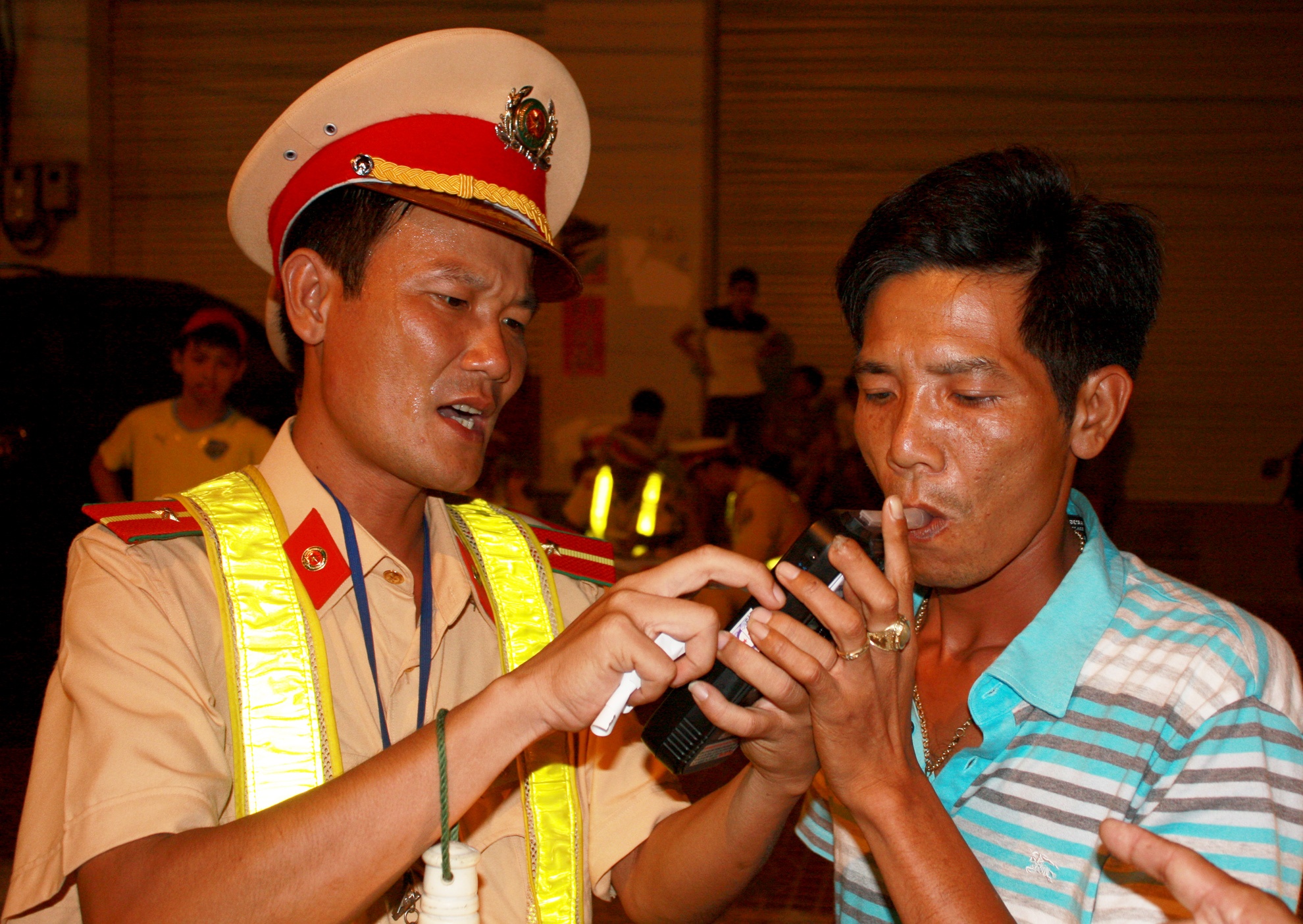 CSGT Binh Dinh phat nguoi uong ruou lai xe gan 3 ty dong hinh anh