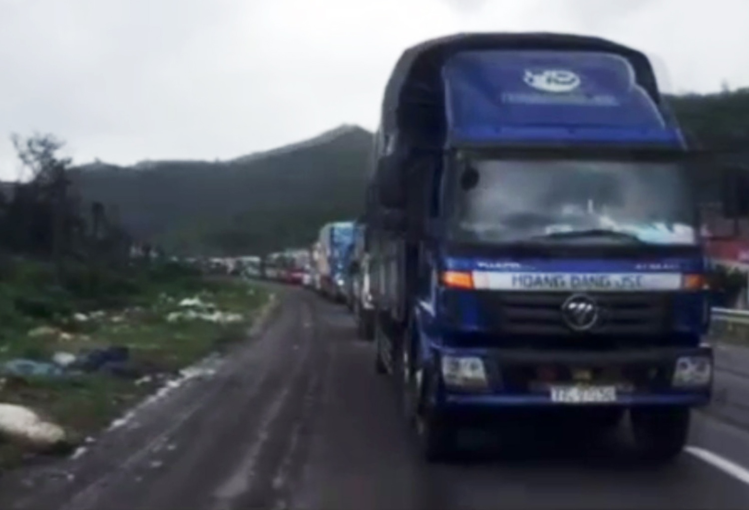 Ket xe nghiem trong o deo Ca anh 1