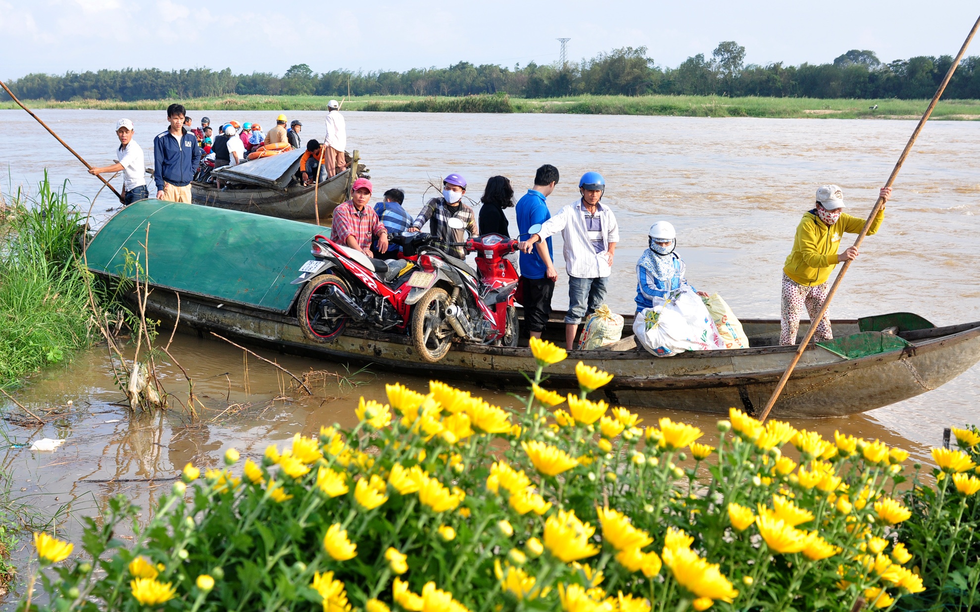Lu bat thuong giap Tet, dan Quang Ngai khon don hinh anh