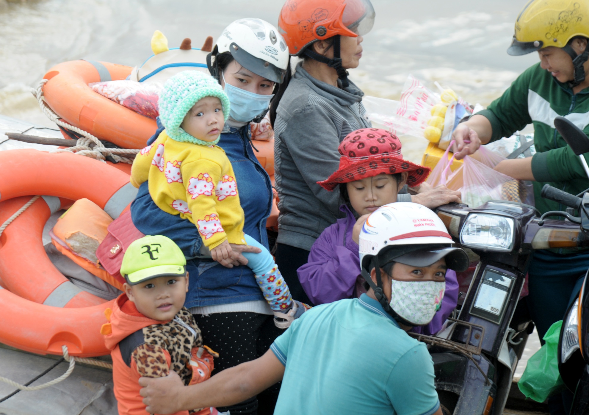 Lu bat thuong ngay can Tet anh 4