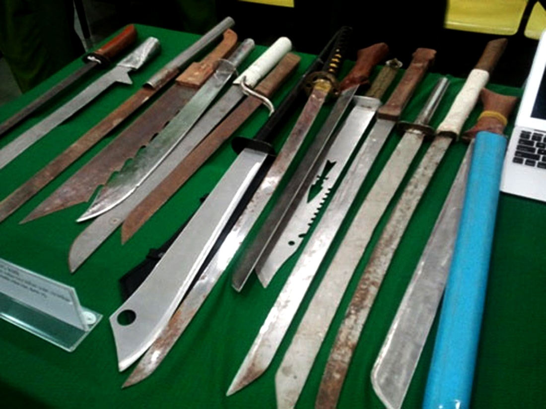 Mau do tren nhung duong que ngay Tet hinh anh