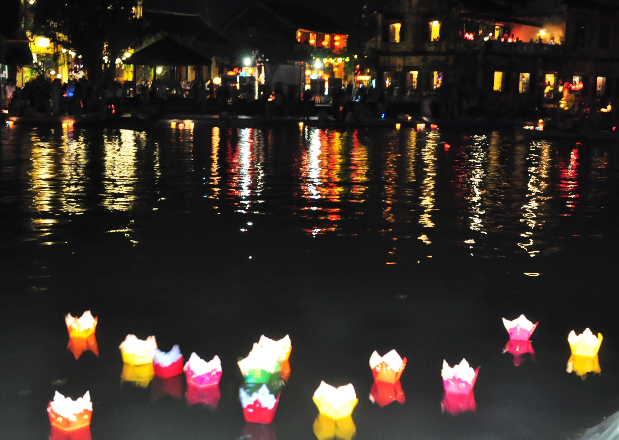 Tet Nguyen tieu o Hoi An anh 13