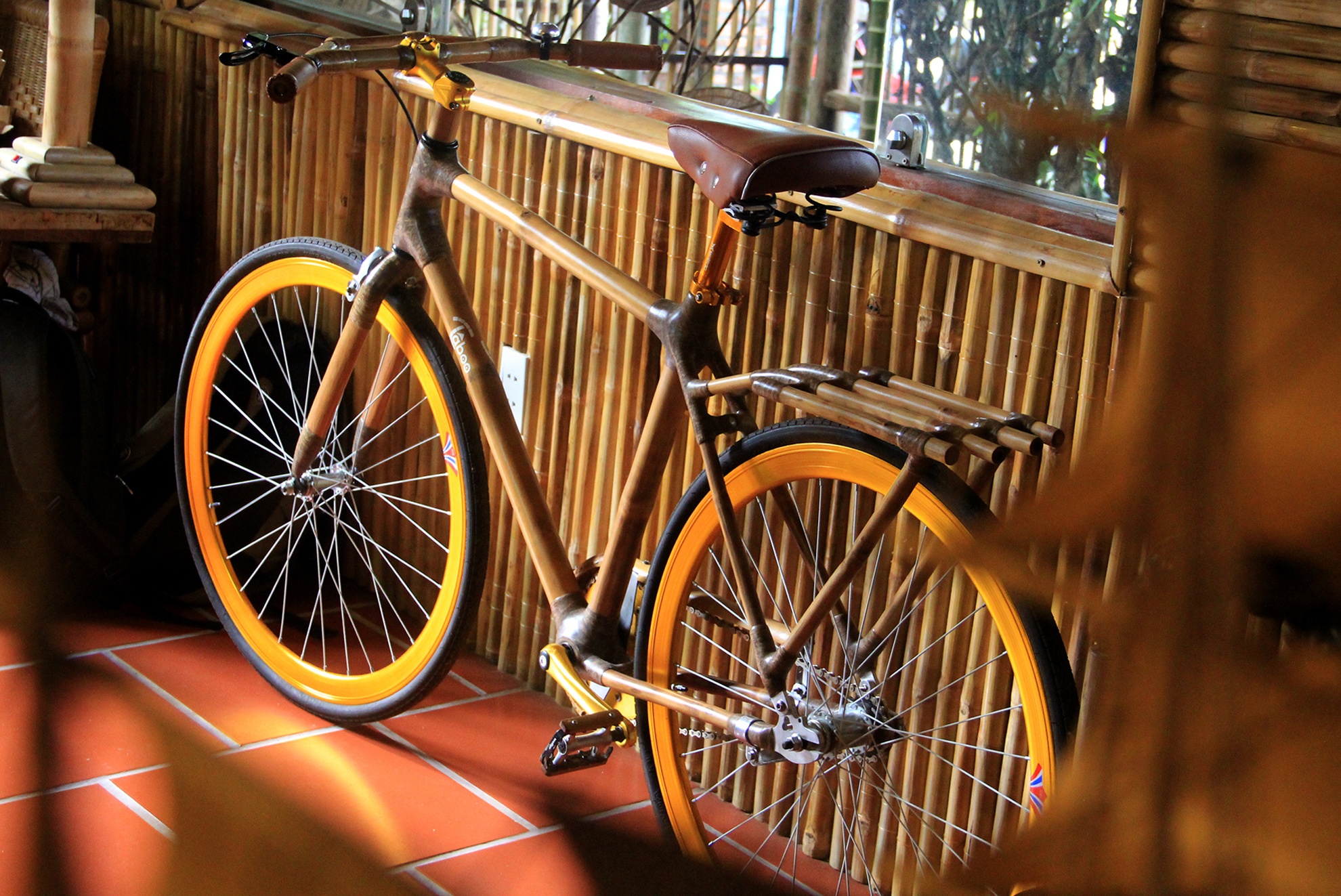 Bien tre gai thanh khung oto, xe dap xuat khau hinh anh