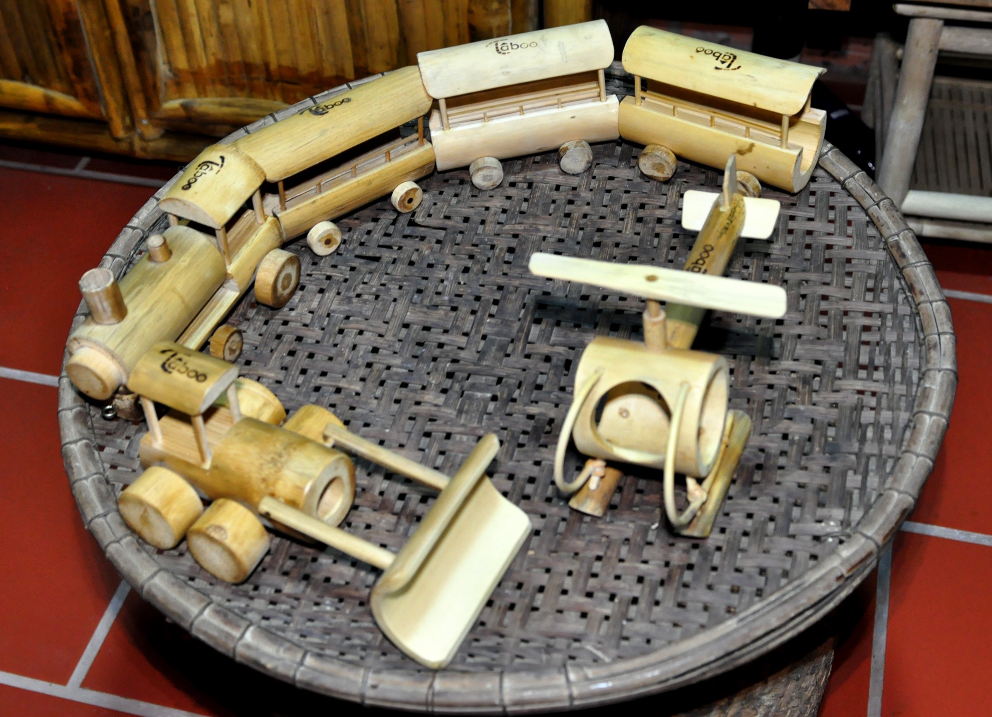 Bien tre gai thanh khung xe dap,  hang my nghe anh 8