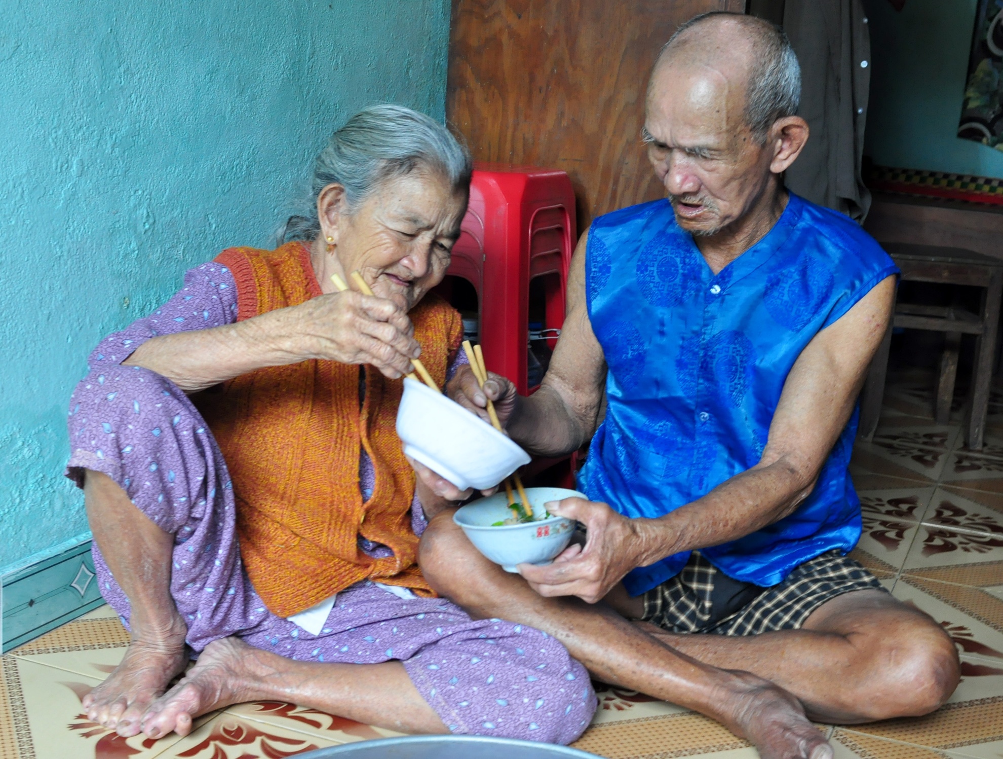 Cap vo chong gia o Hoi An anh 12