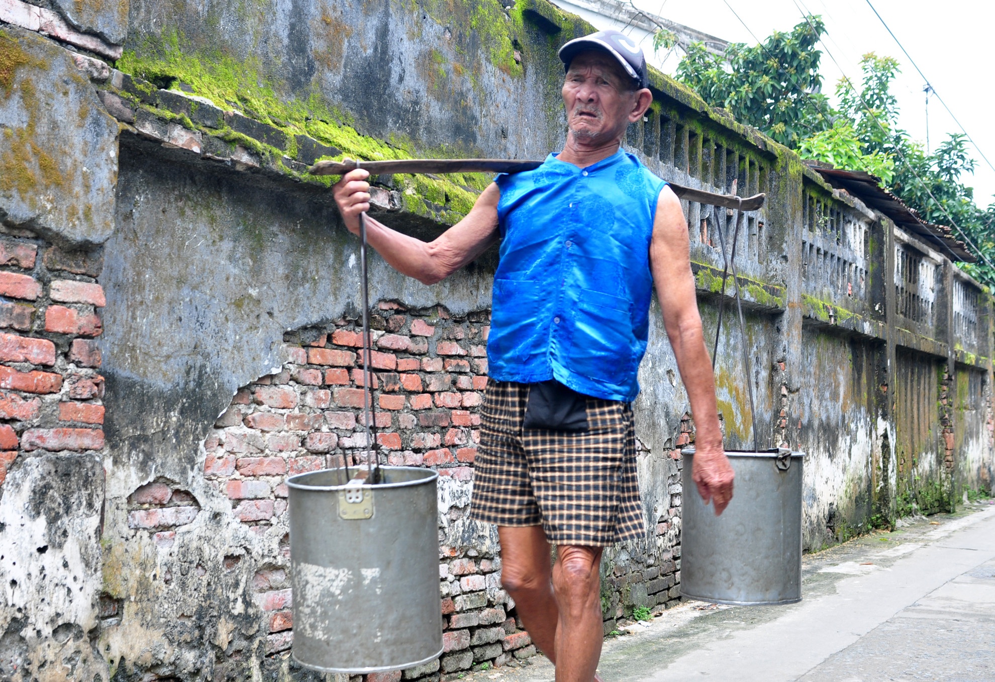 Cap vo chong gia o Hoi An anh 4