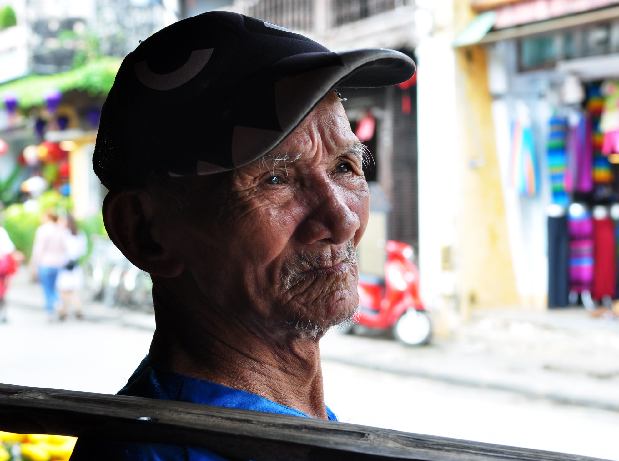 Cap vo chong gia o Hoi An anh 9