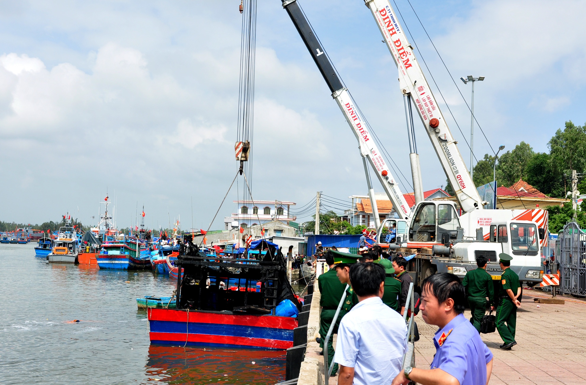 Cháy tàu cá Quảng Ngãi ảnh 3 Chay tau ca Quang Ngai anh 3