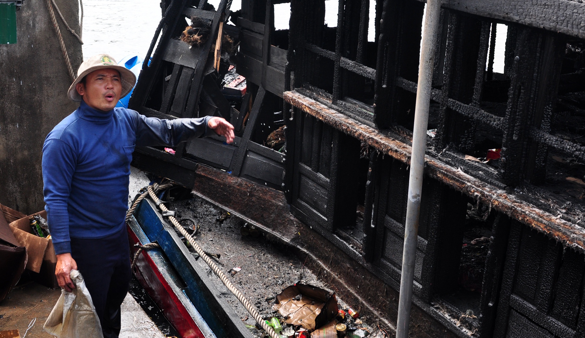 Cháy tàu cá Quảng Ngãi ảnh 2 Chay tau ca Quang Ngai anh 2