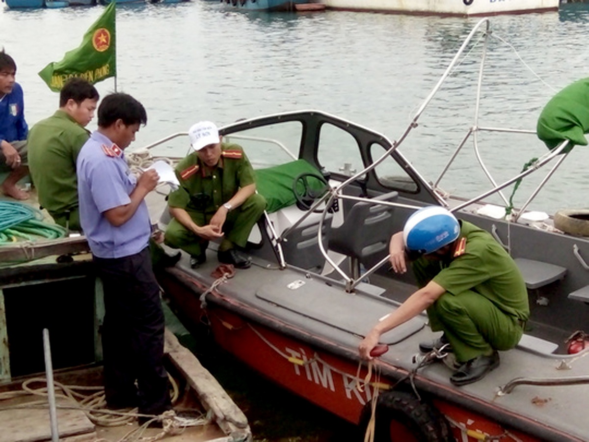 Tuan tra bien dao Ly Son, trung uy bien phong tu vong hinh anh