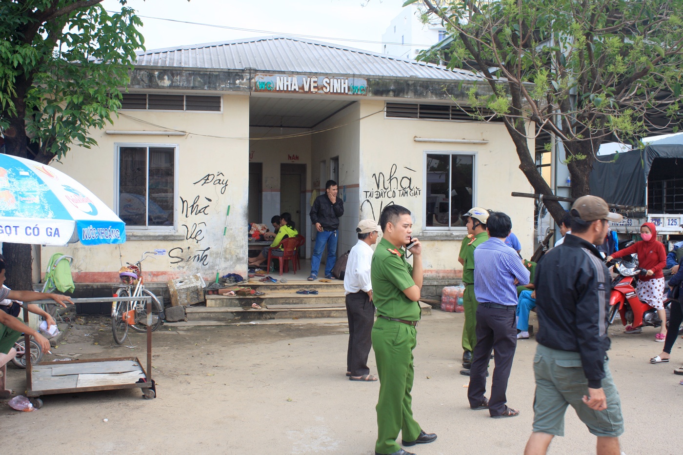 Co gai chet trong nha ve sinh ben xe do nhoi mau co tim hinh anh