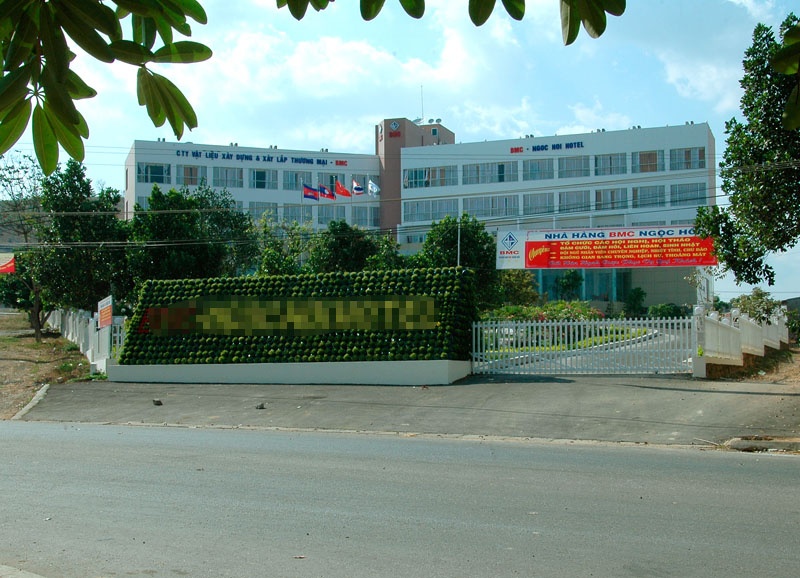 Nu hieu pho truong tieu hoc chet bat thuong trong khach san hinh anh