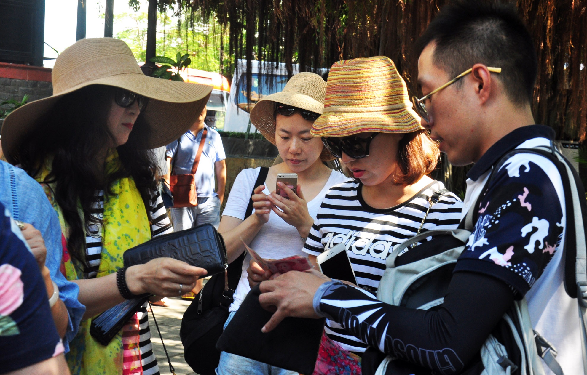 Du khách Trung Quốc đến Khánh Hòa ảnh 2 Du khach Trung Quoc den Khanh Hoa anh 2