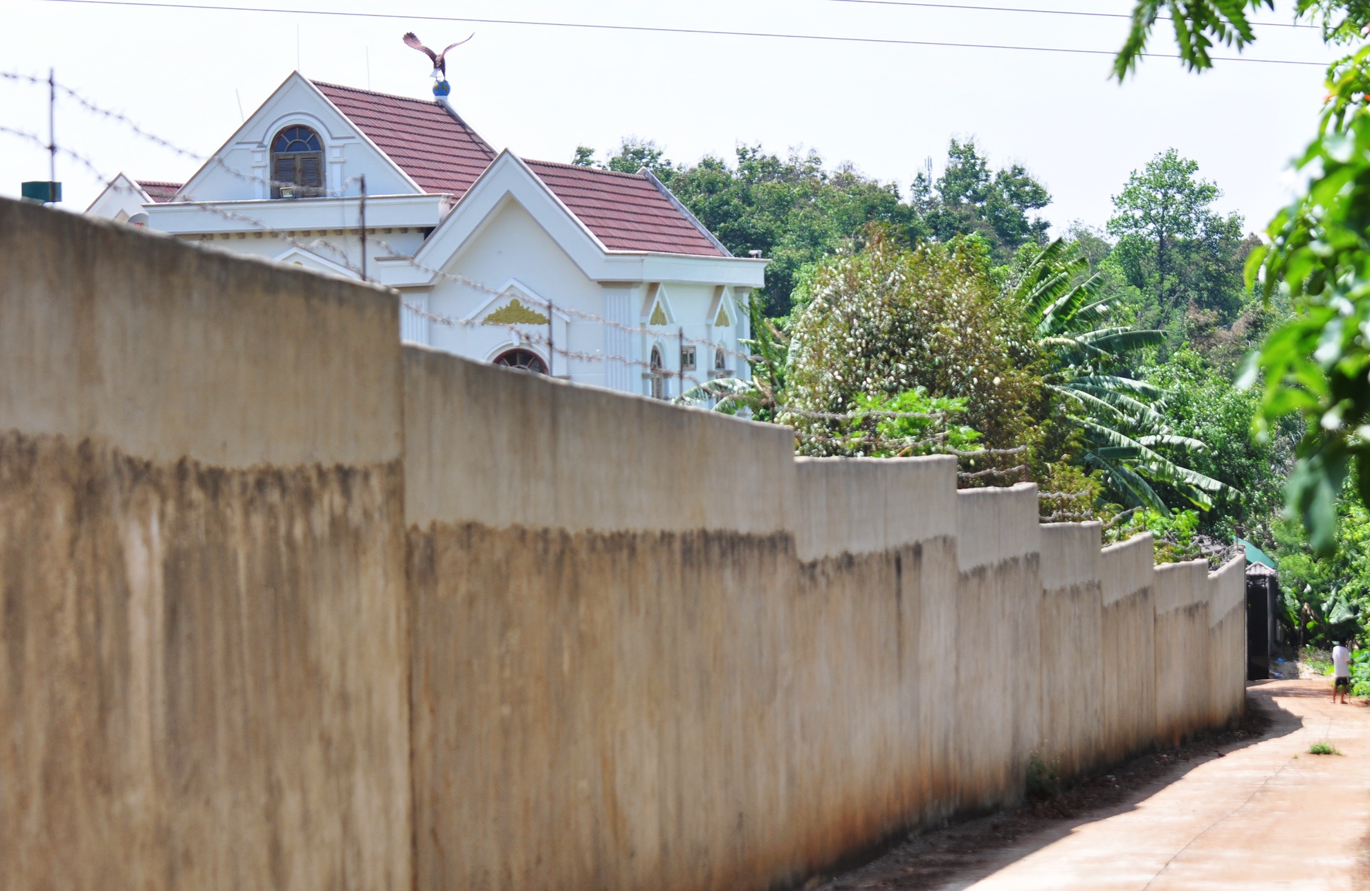 Phó ban Nội chính xây nhà trái phép ảnh 2 Pho ban Noi chinh xay nha trai phep anh 2