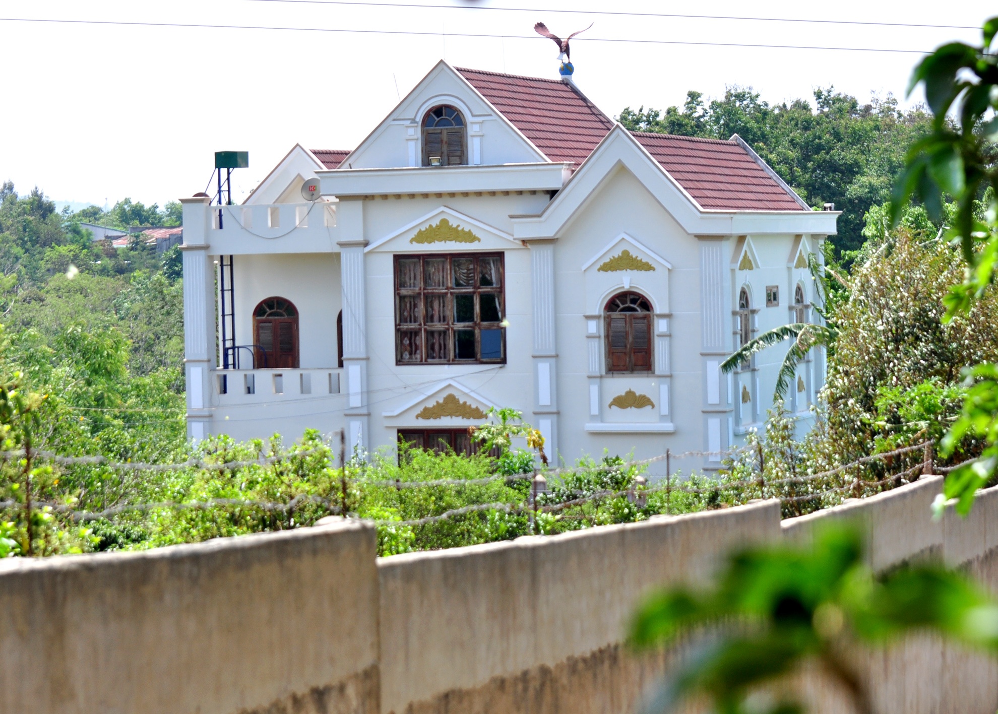 Nhieu nha xay trai phep canh biet thu gia dinh Pho ban Noi chinh hinh anh