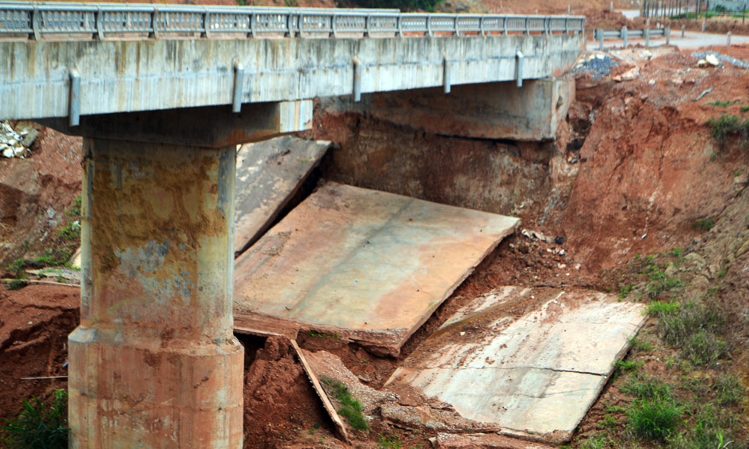 Cong trinh hon 700 ty o Nghe An chua xong da sat lo, nut toac hinh anh