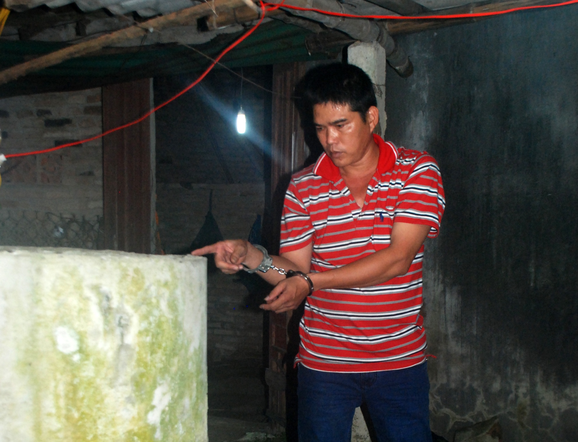 Nghi pham giet vo, phi tang xac song trong nhung ngay am anh hinh anh