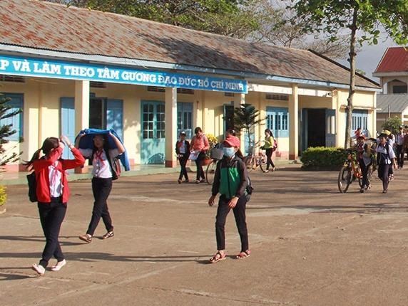 Ba phuong an 'go roi' hang tram giao vien doi du o Dak Lak hinh anh