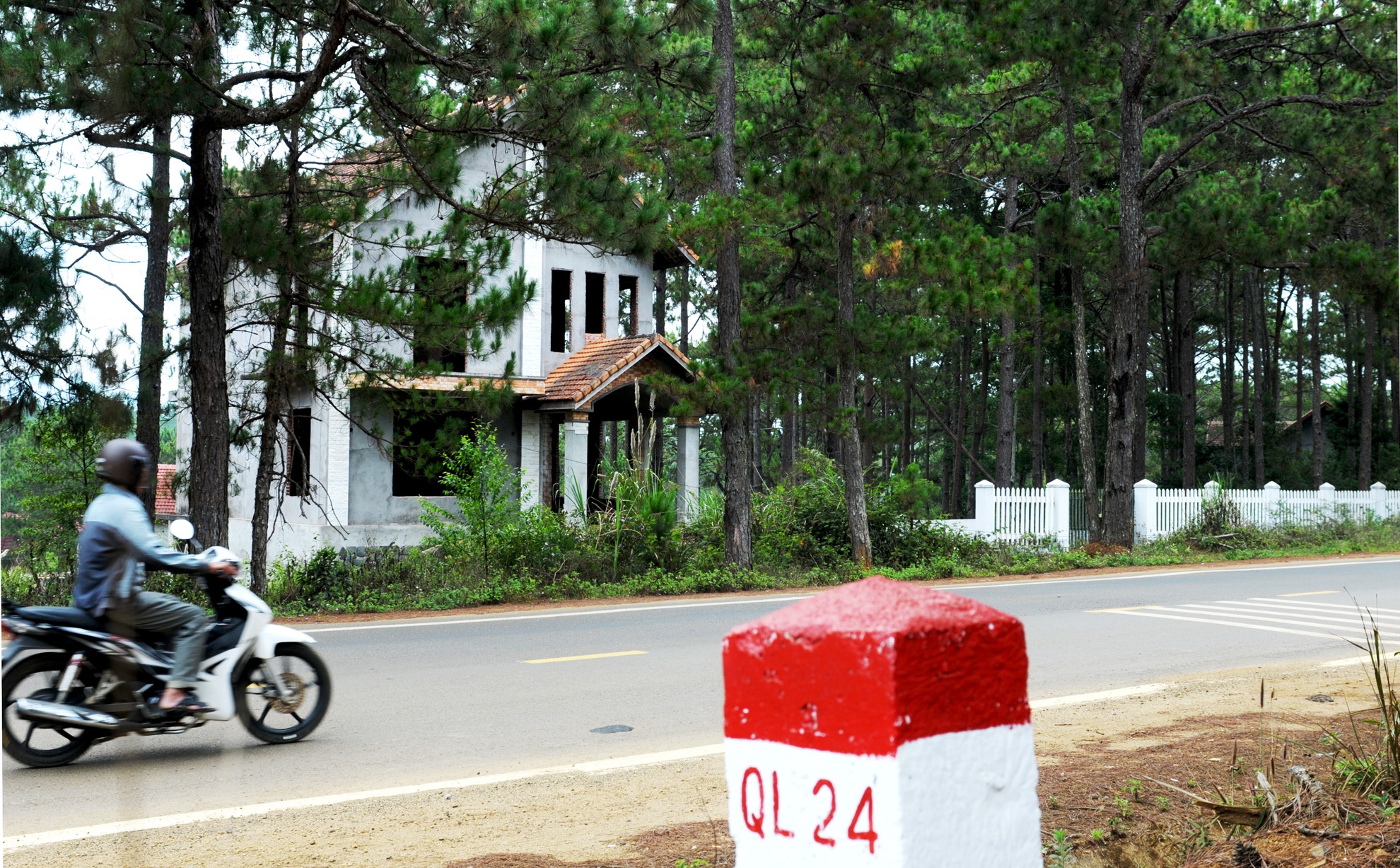 Biet thu bo hoang o Mang Den anh 5